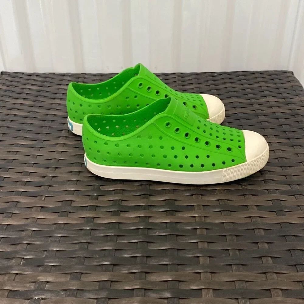 Native Jeffersons kid shoes size 13